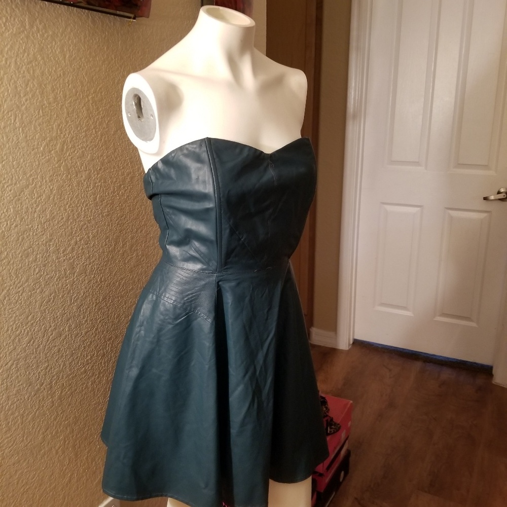 Dress - Picture 4 of 5